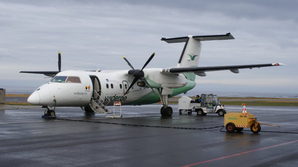 Berlevag-lufthavn-wideroe-dash8.jpg